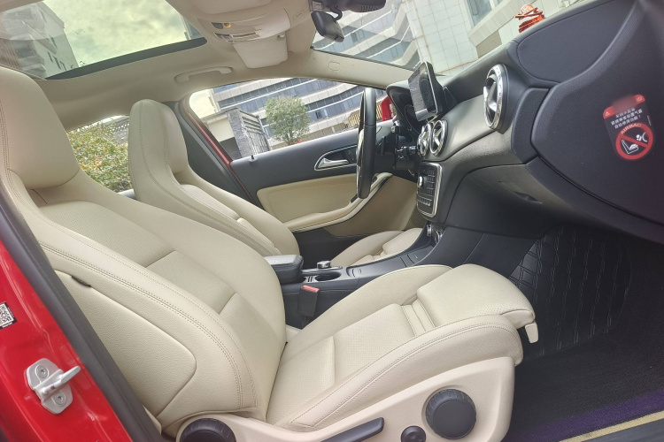 奔驰GLA 2016款 GLA 220 4MATIC 时尚型中控内饰7011