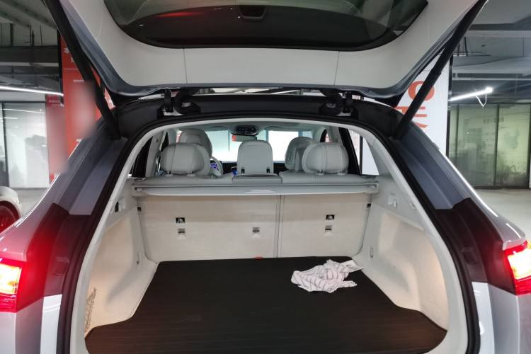 奔驰EQE SUV 2024款 500 4MATIC 豪华版机舱底盘23