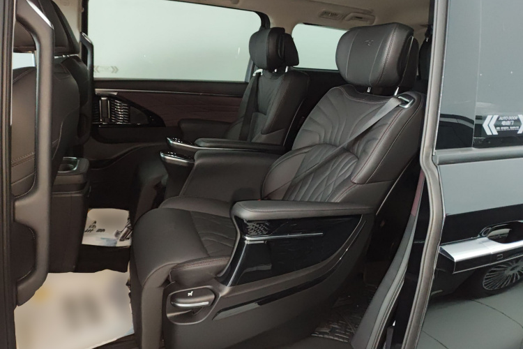 广汽传祺 传祺M8 2024款 大师系列 400T 尊贵版中控内饰7004