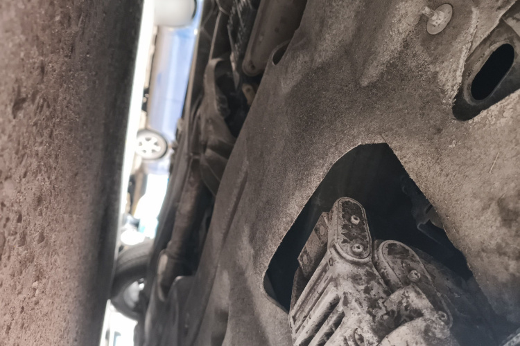 福特 探险者 2023款 EcoBoost 285 四驱钛金版 7座局部细节9004