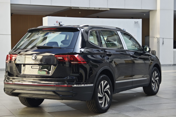 大众 途观L 2025款 出众款 300TSI 自动两驱龙腾版车身外观6005