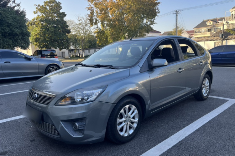 福特 福克斯 2012款 两厢经典 1.8L 自动基本型车身外观1