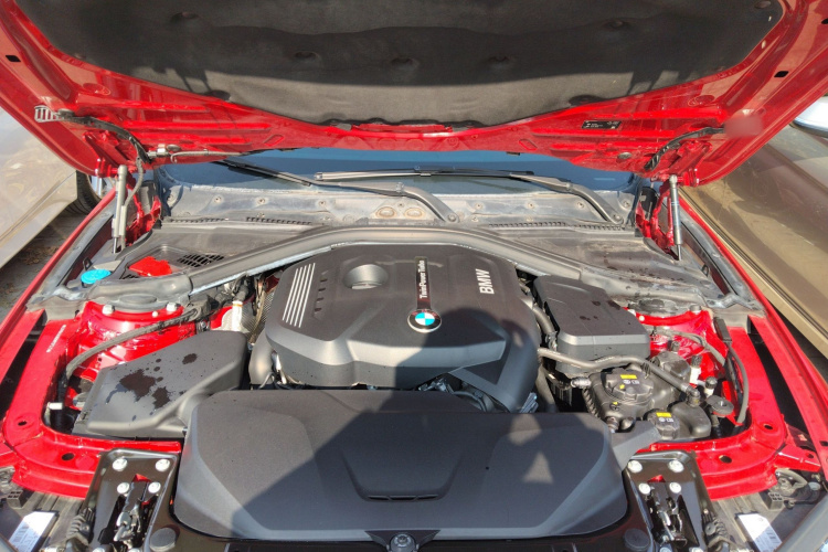 宝马3系 2019款 320i M运动曜夜版机舱底盘24