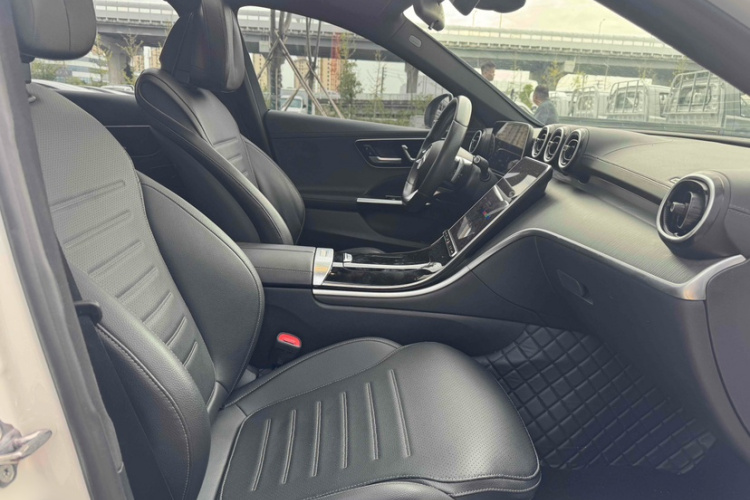 奔驰C级 2022款 改款 C 200 L 运动版中控内饰7009