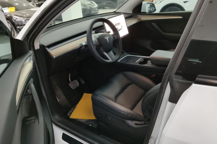 特斯拉 Model Y 2022款 改款 长续航全轮驱动版中控内饰7003