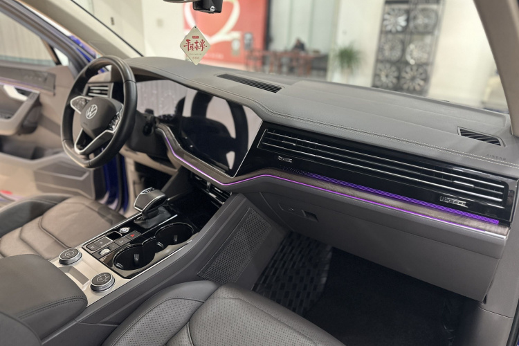 大众 途锐 2021款 3.0TSI 锐享版 经典运动套装中控内饰7006