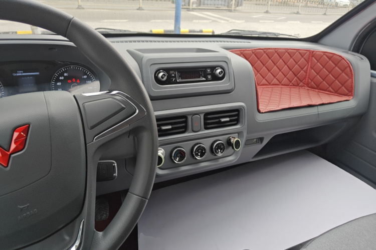 五菱汽车 五菱扬光 2025款 310KM 客车版宁德时代定制版中控内饰7002