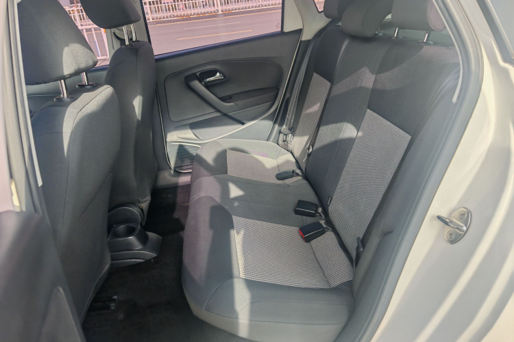 大众 Polo 2014款 1.4L 手动风尚版中控内饰7001