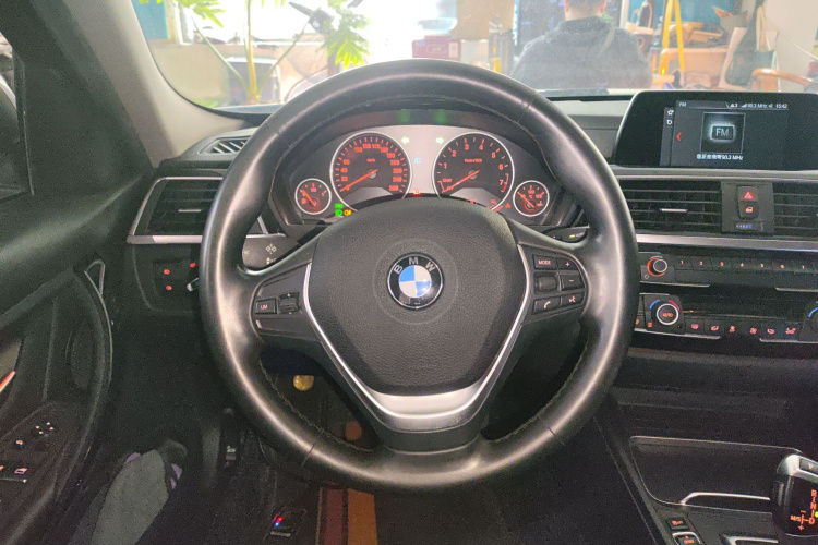 宝马3系 2018款 320Li 时尚型中控内饰13