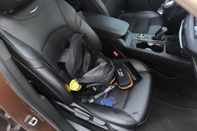 凯迪拉克XT4 2018款 28T 两驱技术型中控内饰41