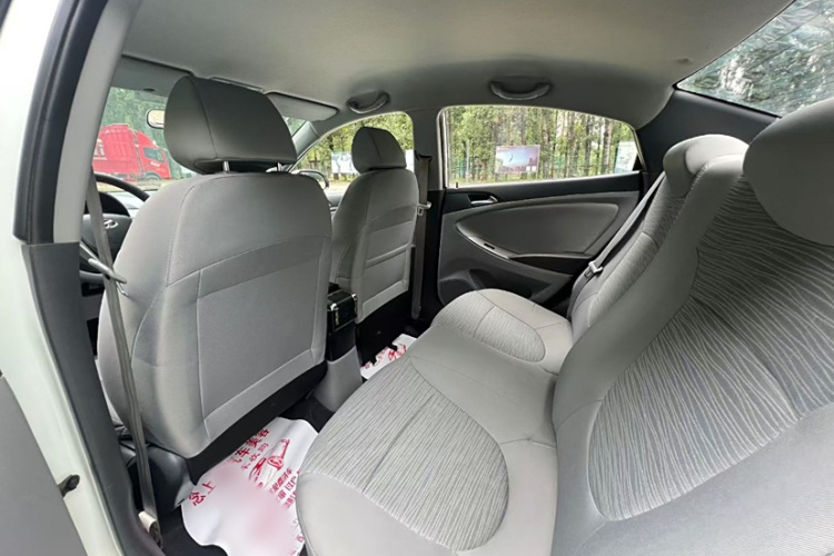 现代 瑞纳 2014款 1.4L 自动智能型GLS中控内饰7003