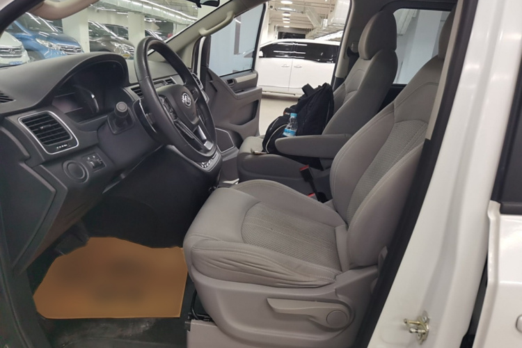 上汽大通MAXUS 大通G10 2022款 2.0T 自动智享版 汽油 7座局部细节19