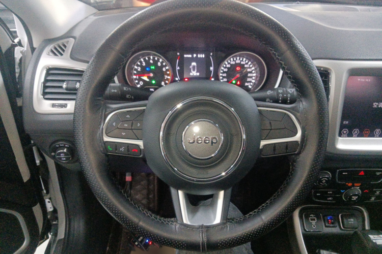 Jeep 指南者 2020款 220T 自动领先版局部细节13