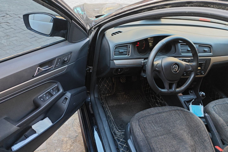 大众 朗逸 2017款 1.6L 手动风尚版中控内饰20