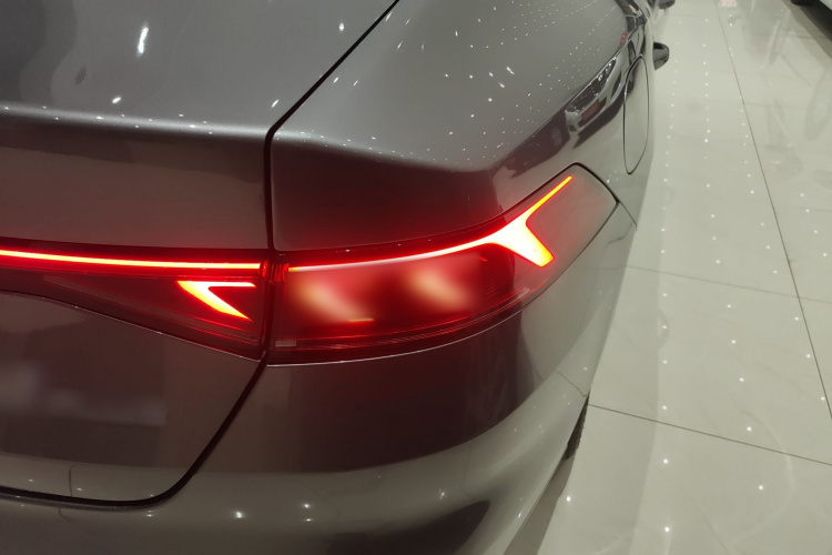 比亚迪 秦PLUS 2024款 荣耀版 DM-i 120KM领先型车身外观9