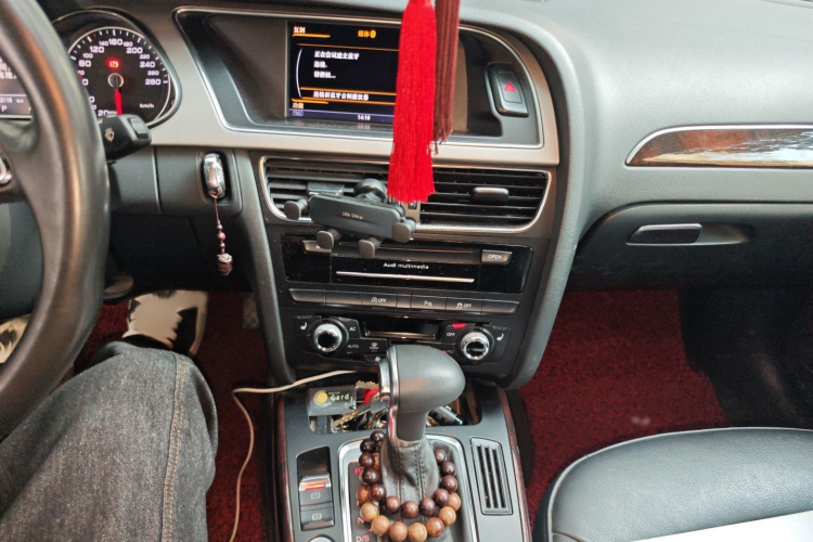 奥迪A4L 2013款 35 TFSI 自动技术型局部细节16