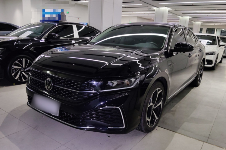 大众 帕萨特 2025款 出众款 380TSI 星空龙腾版车身外观1