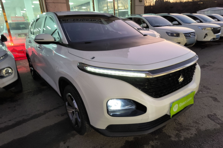 宝骏RM-5 2019款 1.5T 手动24小时在线精英型 5座车身外观3