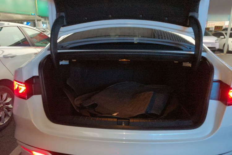 比亚迪 秦PLUS 2023款 冠军版 DM-i 55KM领先型机舱底盘23