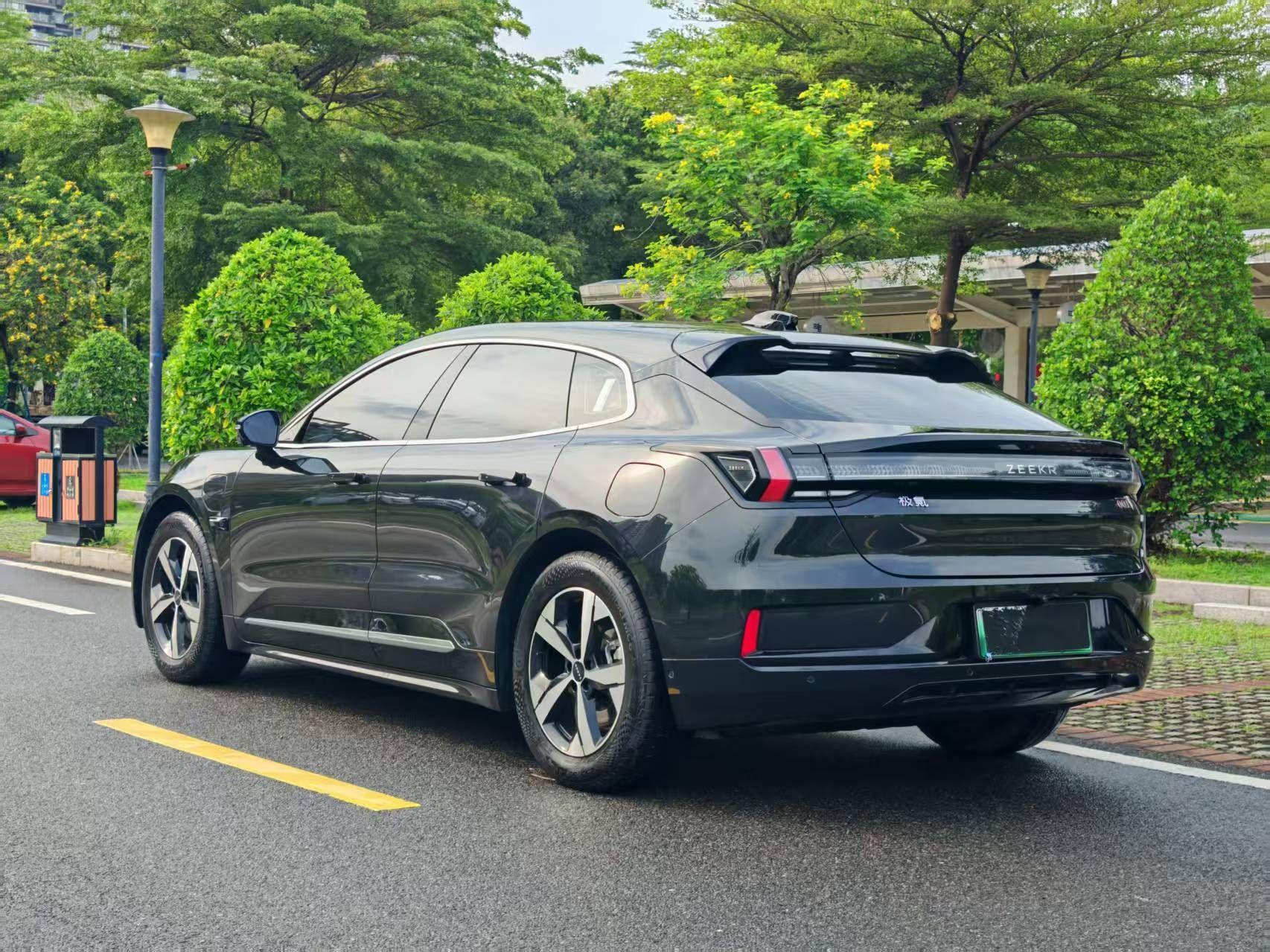 极氪001 2022款 长续航双电机 WE版