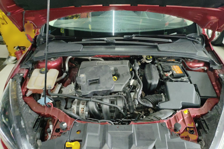 福特 福克斯 2020款 两厢经典 1.5L 自动风尚型机舱底盘24