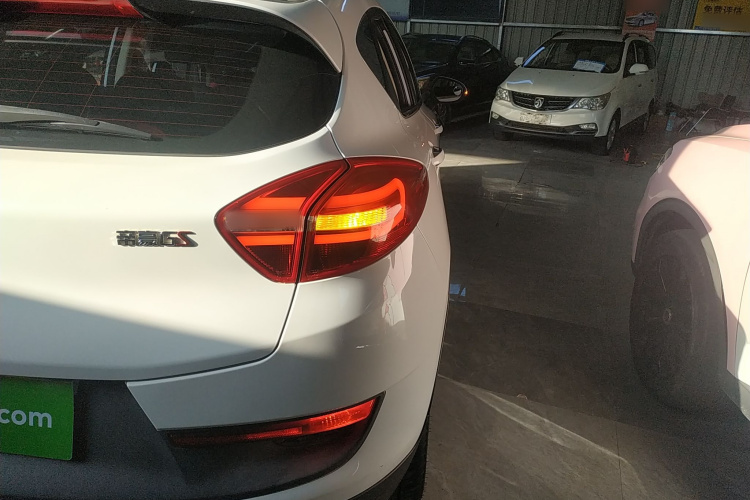 吉利汽车 帝豪GS 2018款 运动版 1.4T 手动领尚型车身外观9