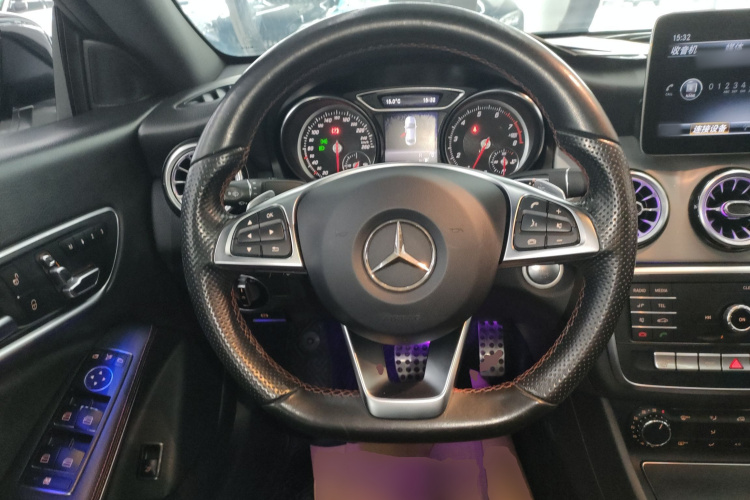 奔驰CLA 2018款 CLA 220 4MATIC中控内饰13