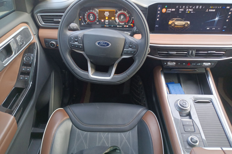 福特 探险者 2023款 EcoBoost 285 四驱钛金版 7座中控内饰13
