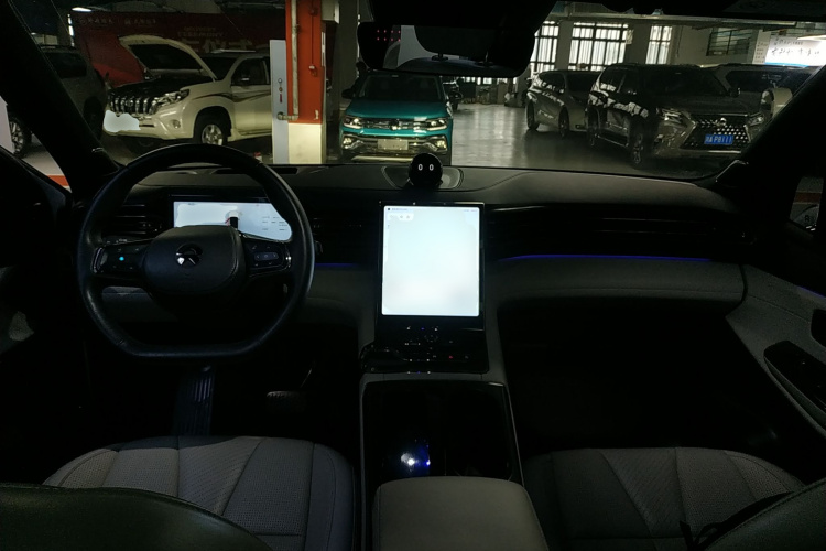 蔚来ES8 2020款 580KM 签名版 六座版中控内饰7002