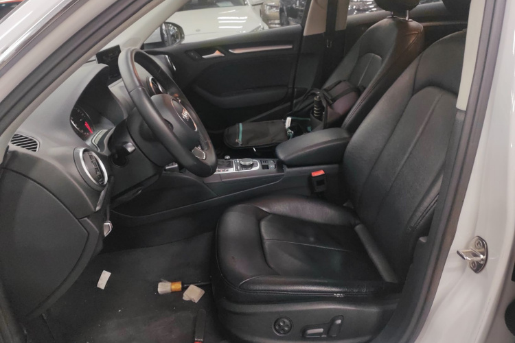 奥迪A3 2015款 Sportback 35 TFSI 百万纪念智领型中控内饰19