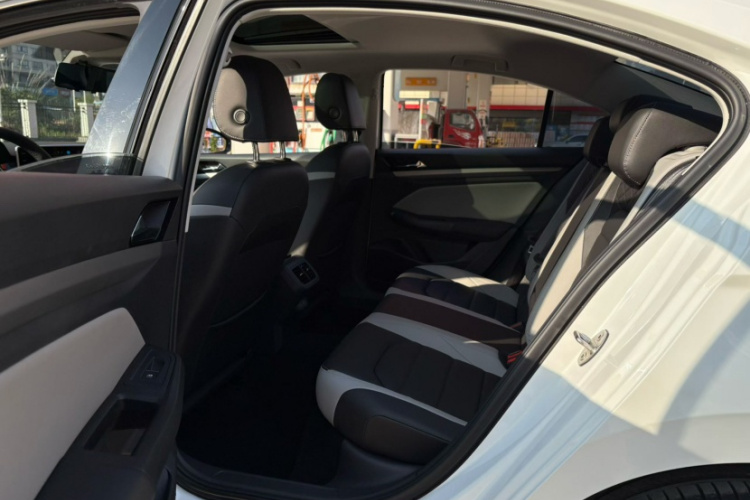 大众 宝来 2024款 300TSI DSG尊行版中控内饰7003