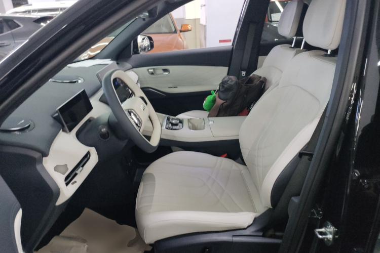 吉利银河 银河星舰7 EM-i 2025款 120km 启航+版中控内饰19