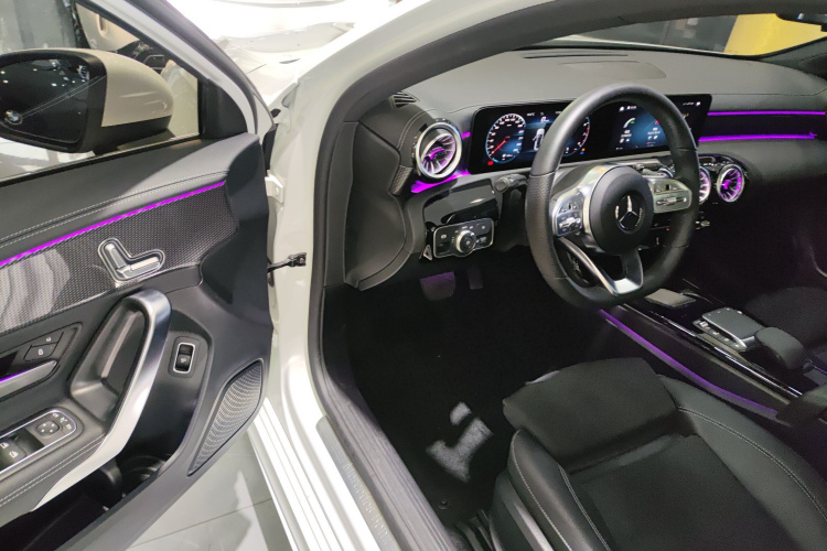 奔驰A级 2022款 改款三 A 200 L 运动轿车时尚型中控内饰7003