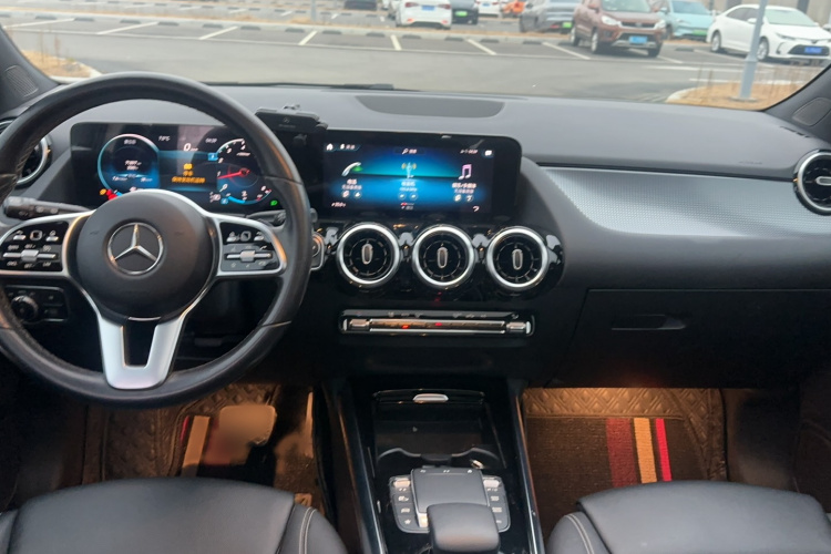 奔驰B级 2021款 B 200 动感型中控内饰7004