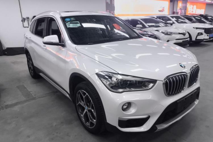 宝马X1 2019款 sDrive18Li 尊享型车身外观6002