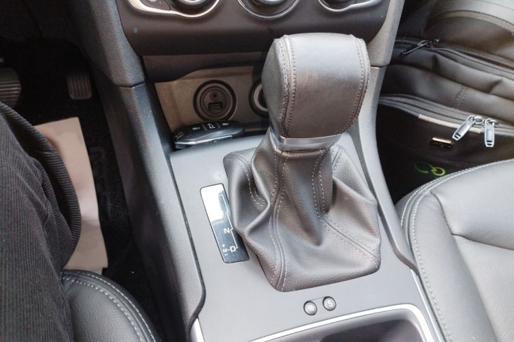 雪铁龙C4L 2016款 1.6T 自动精英型局部细节18