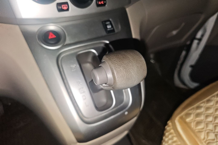 日产NV200 2016款 改款 1.6L CVT豪华型局部细节18