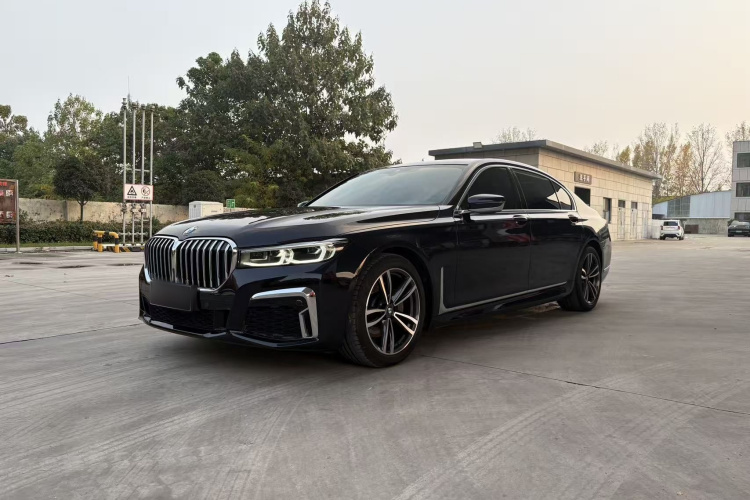 宝马7系 2021款 730Li M运动套装车身外观1