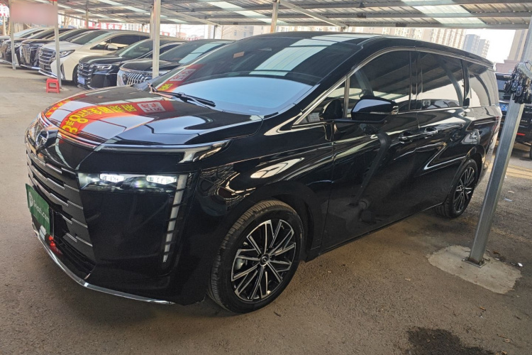 广汽传祺 传祺E8 2024款 荣耀系列 2.0L 荣耀版车身外观4