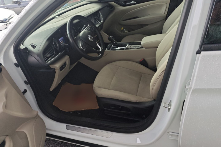 别克 君威 2017款 30H 精英型中控内饰19