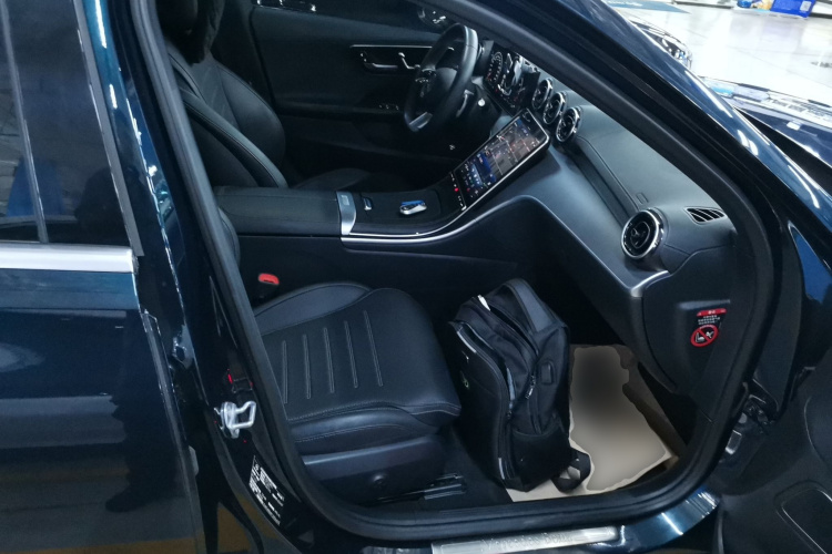 奔驰C级 2024款 C 200 L 运动版局部细节41