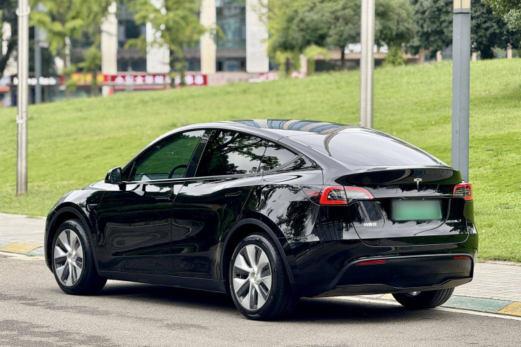 特斯拉 Model Y 2022款 后轮驱动版车身外观6006