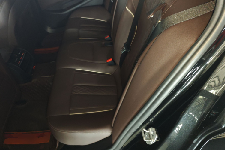 宝马5系 2022款 530Li 领先型 M运动套装中控内饰7004