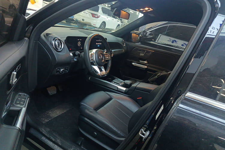 奔驰GLB 2021款 GLB 200 时尚型中控内饰19