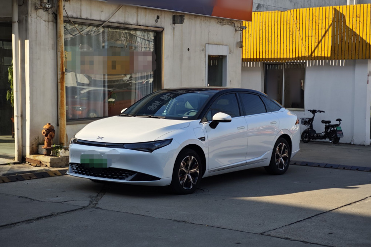 小鹏P5 2024款 500Plus版车身外观1