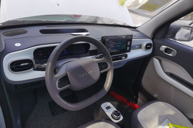 吉利银河 2025款 210km 熊猫骑士中控内饰12