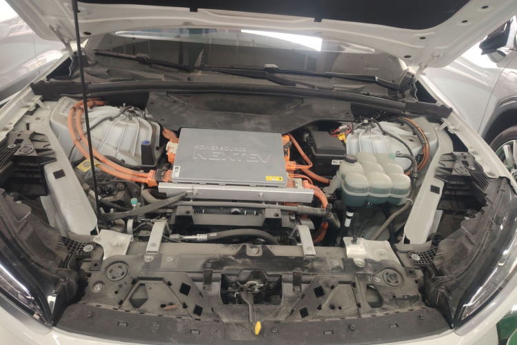 蔚来EC6 2020款 605KM 运动版机舱底盘24