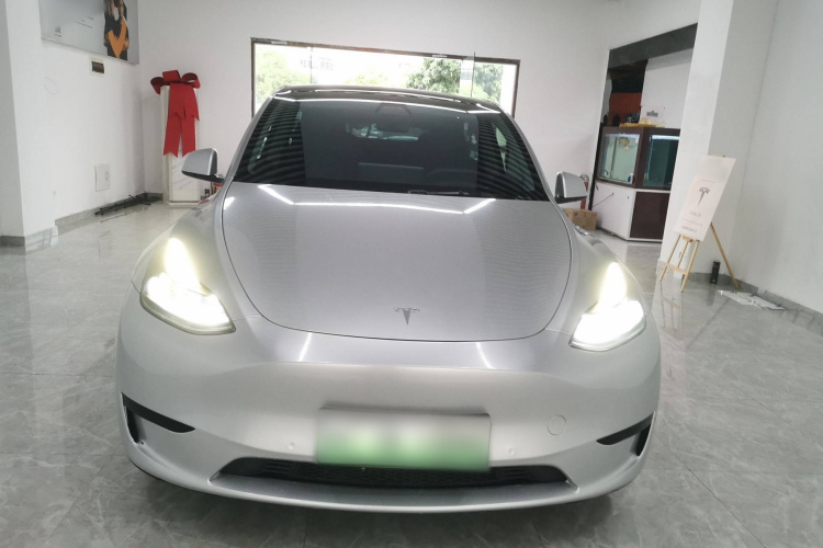 特斯拉 Model Y 2022款 后轮驱动版车身外观2
