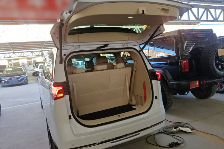 别克GL8新能源 2025款 陆尚 先享版 7座机舱底盘23