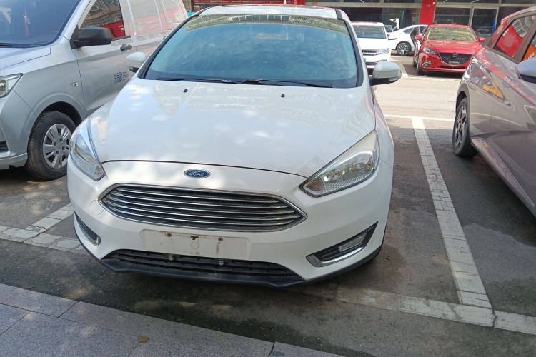 福特 福克斯 2017款 三厢 1.6L 自动风尚型智行版车身外观2